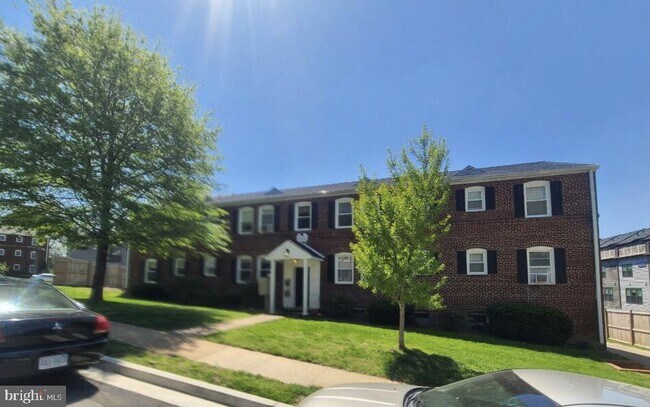 Primary Photo - 1110 N Kensington St