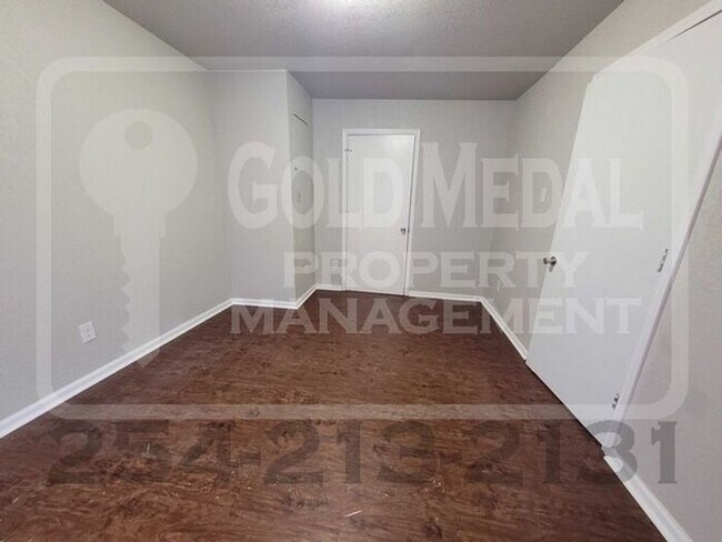 Building Photo - 711 W Avenue B