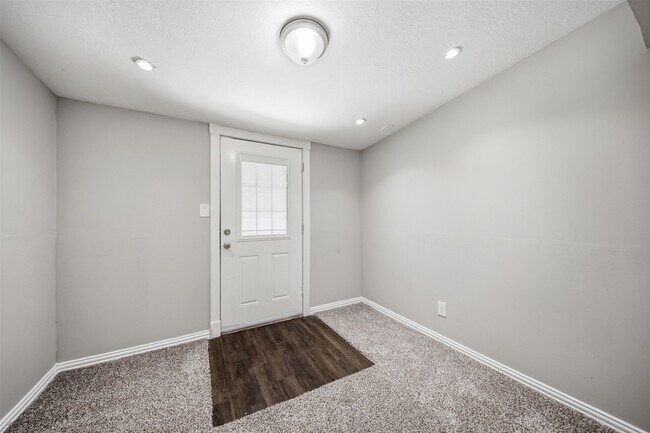 Building Photo - 16310 Emberwood Dr