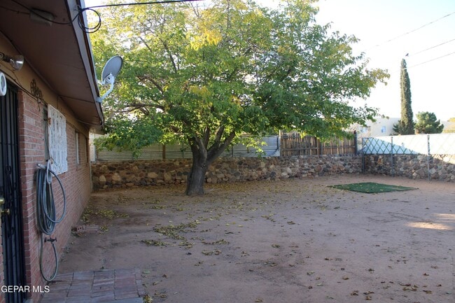 Building Photo - 5817 Blackhawk Dr