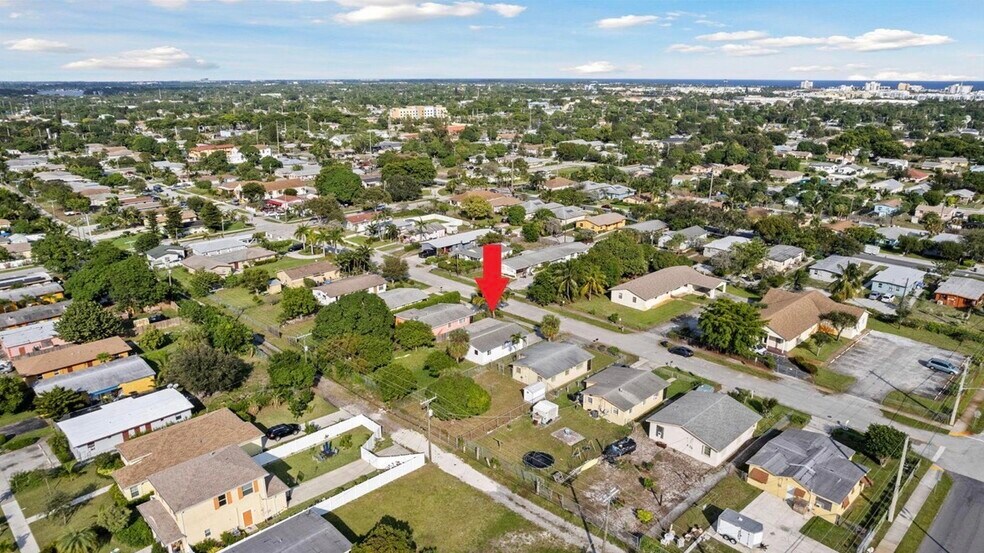 Building Photo - 230 SW 13th Ave