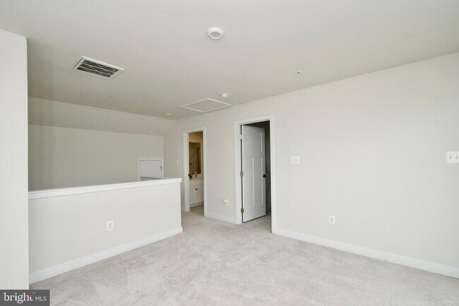 Building Photo - 10810 Norbourne Farm Rd
