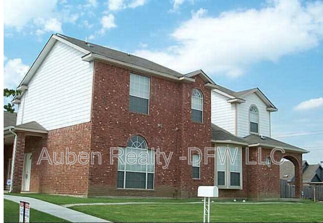 Primary Photo - 815 Valleybrooke Dr