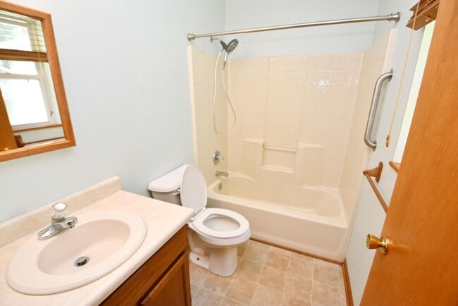 Building Photo - 3 Bed 2.5 Bath in Penn School District