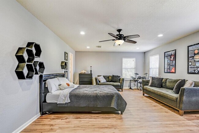 Building Photo - 2409 Daytona Ct