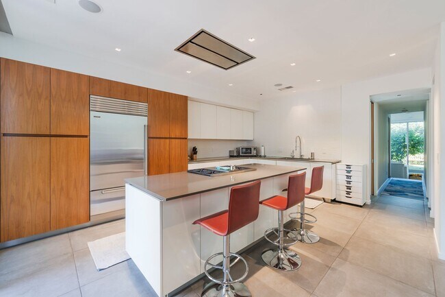 Building Photo - Stunning Custom Home in Del Rey