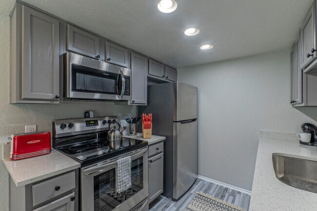 Building Photo - 3402 N 32nd St