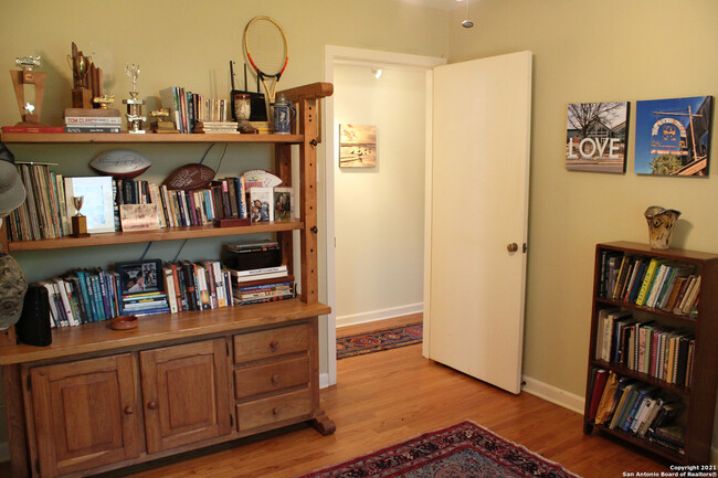 Building Photo - 539 Woodcrest Dr