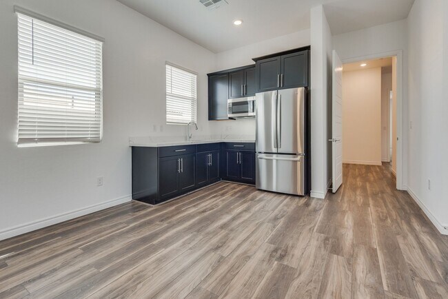 Building Photo - 12608 Heritage Hts Dr