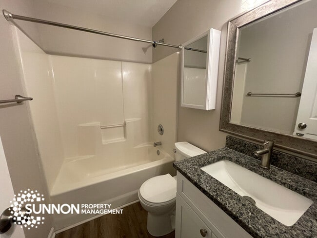 Building Photo - 4 Bed 2.5 Bath in Woodstone with Fenced Yard