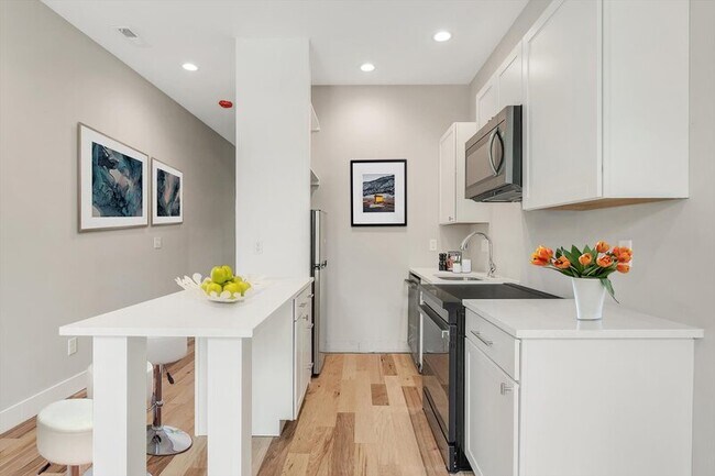 Building Photo - 3324 Michigan Ave