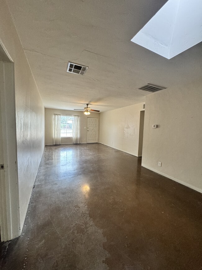 Building Photo - 6132 N 16th Dr