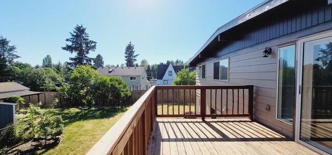 Building Photo - 13240 22nd Ave S