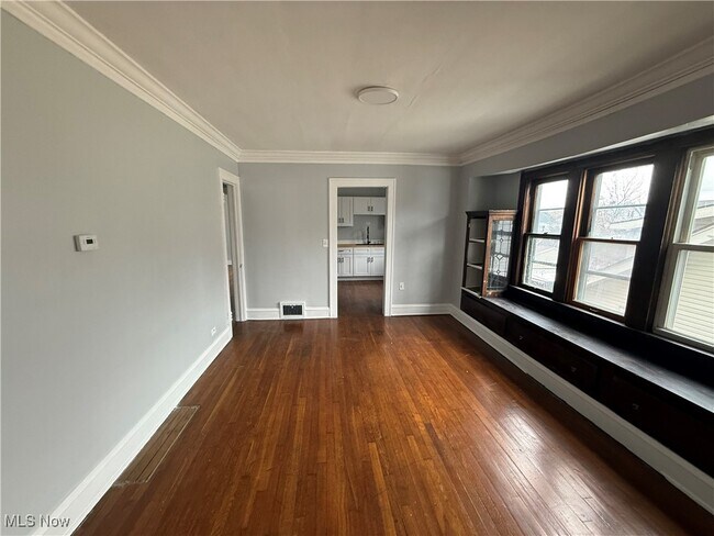 Building Photo - 3540 E 154th St