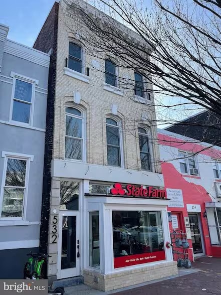 Building Photo - 532 8th St SE