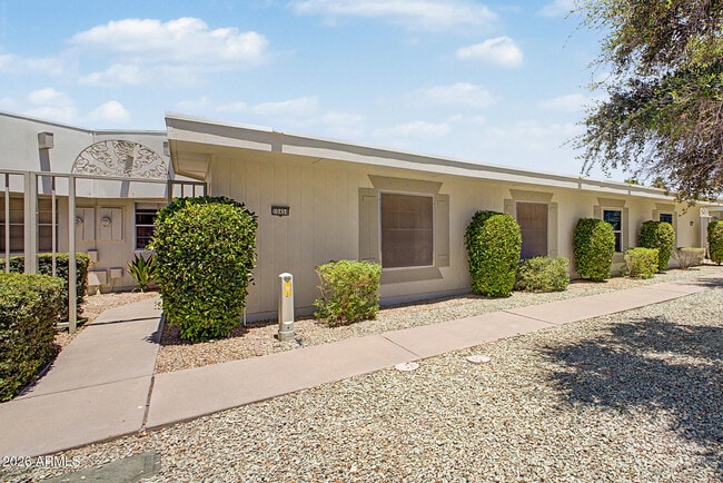 Building Photo - 10454 W Palmeras Dr