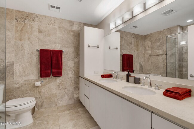 Building Photo - 7121 E Rancho Vista Dr