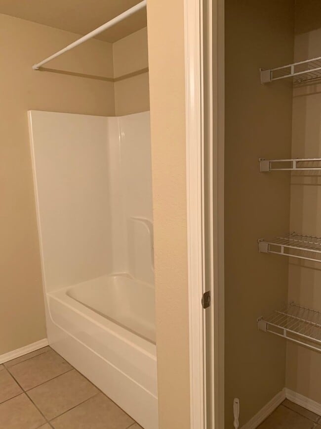Building Photo - Beautiful Brick 3 Bed 2 Bath for Rent in F...