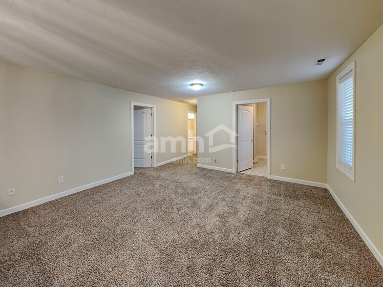 Building Photo - 5915 Cabot Dr