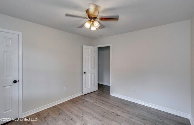 Building Photo - 9 Treeway Dr