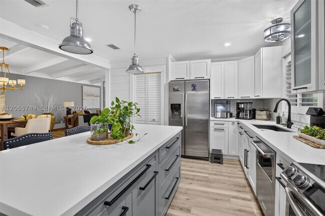 Building Photo - 958 Mockingbird Ln