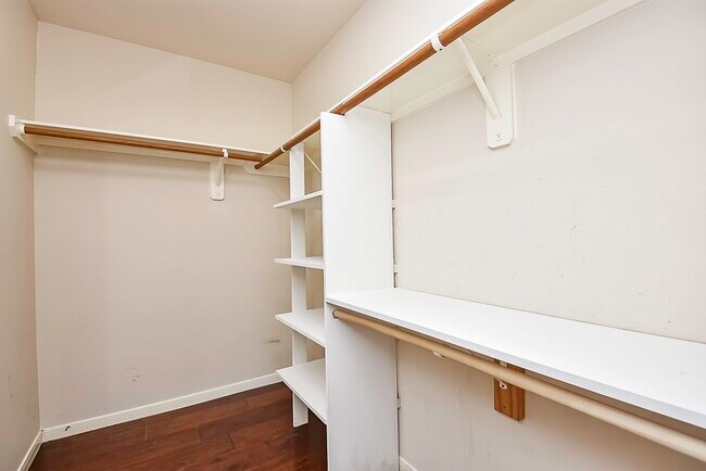 Building Photo - 407 Stream Mill Ln