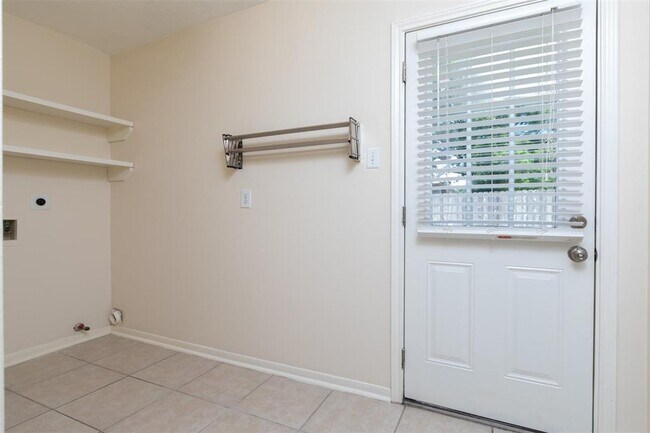 Building Photo - 2935 Auburn Dr