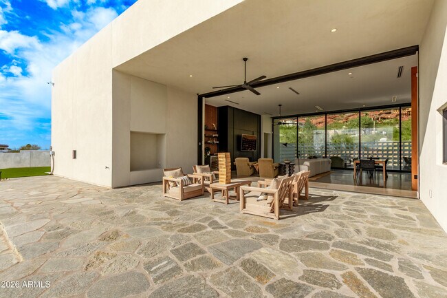 Building Photo - 4905 E White Gates Dr