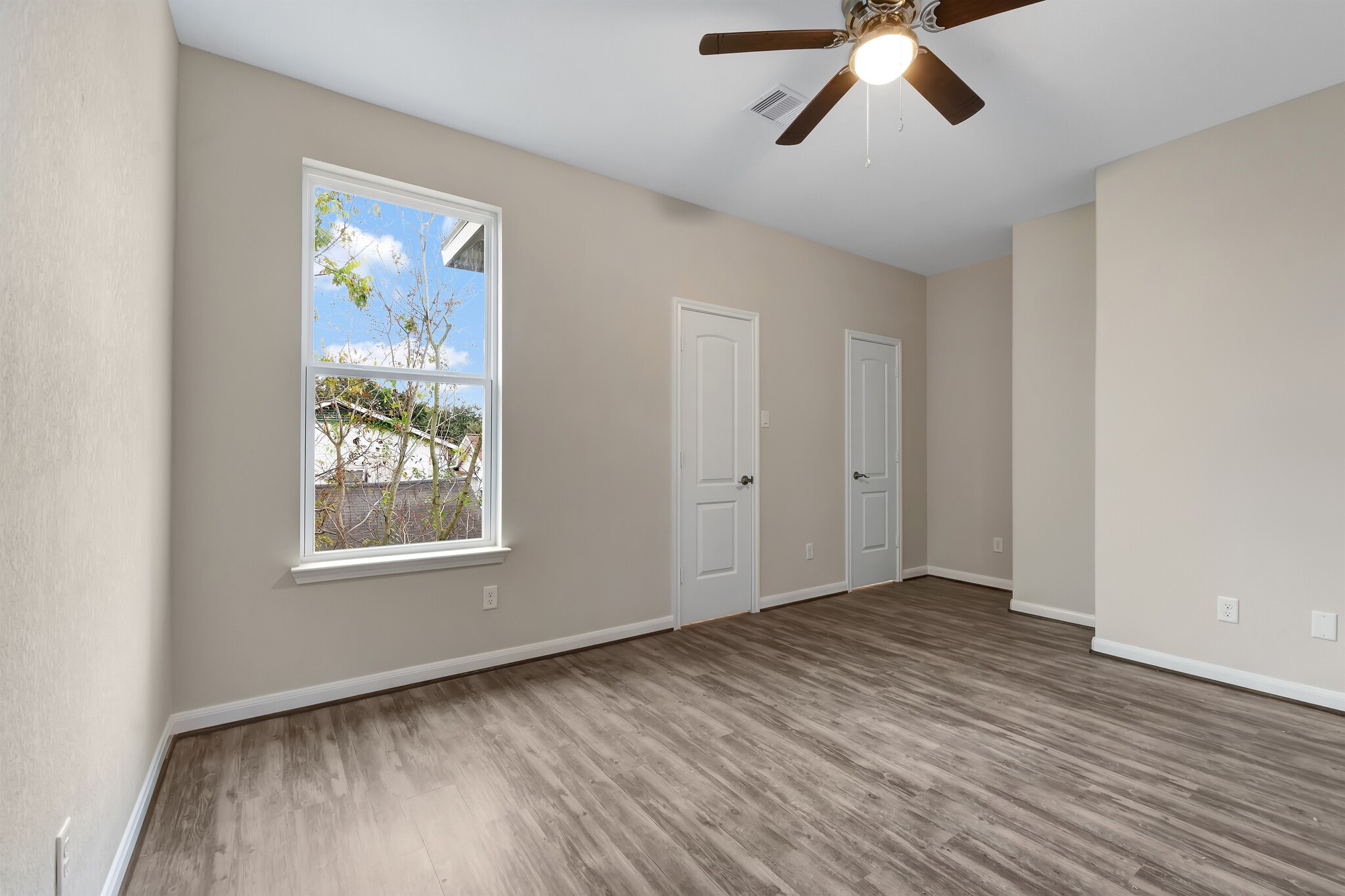 Building Photo - 21 Latham