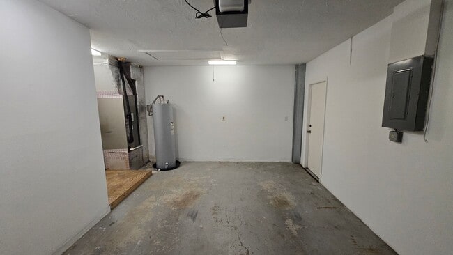 Building Photo - 4705 Violet Ave