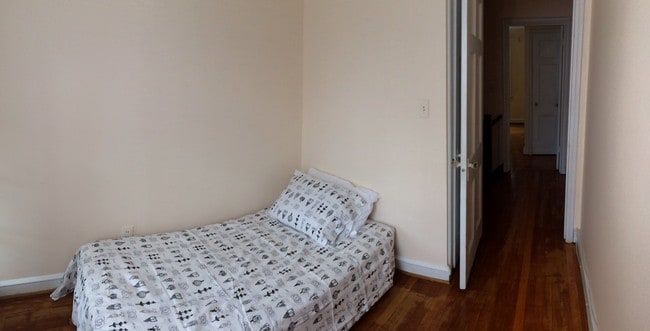 Small Br - 4418 Volta Pl NW