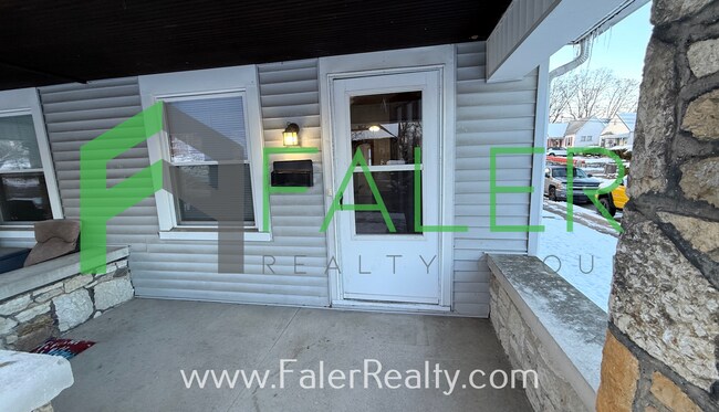 Building Photo - 1725-1727 Brookline