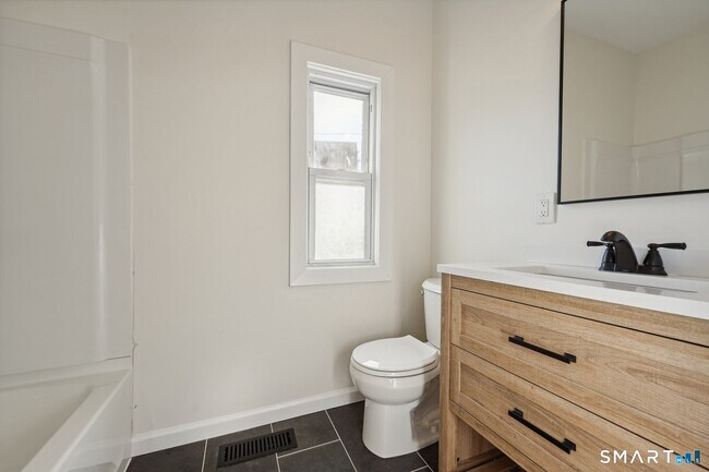 Building Photo - 21 Soundview Ave