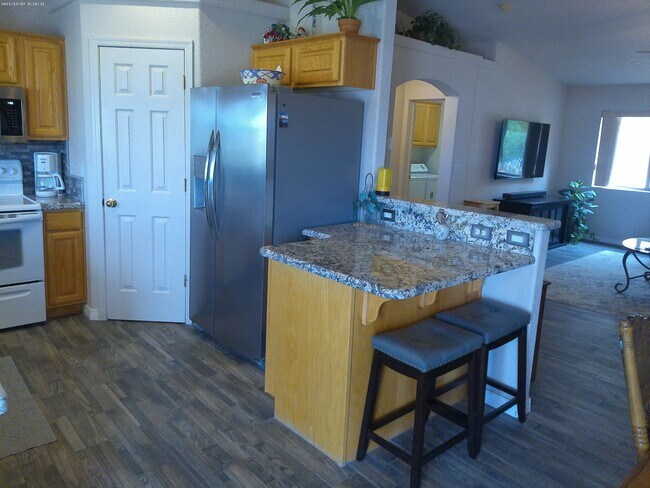Building Photo - 1740 Quartz Ln