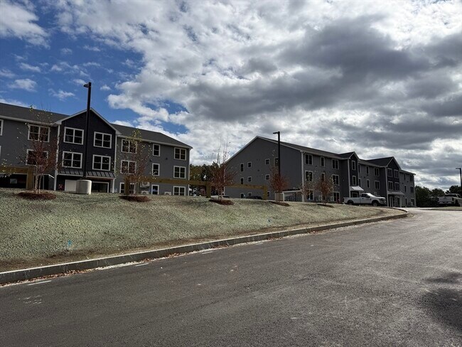 Building Photo - 251 Sladen St