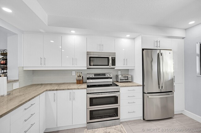 Building Photo - 12870 Briarlake Dr