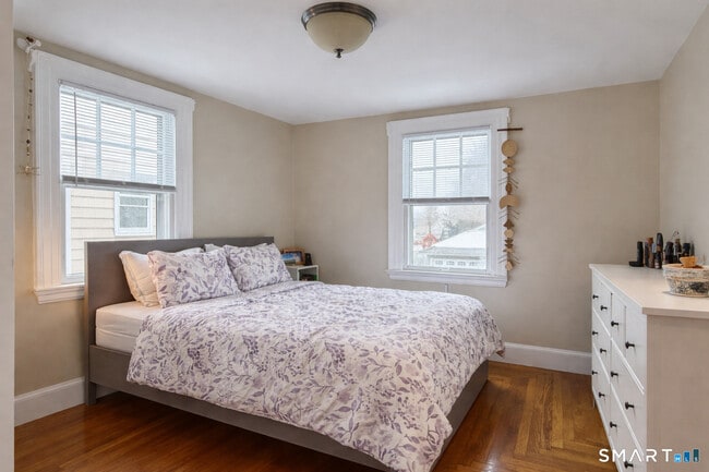 Building Photo - 15 E Main St