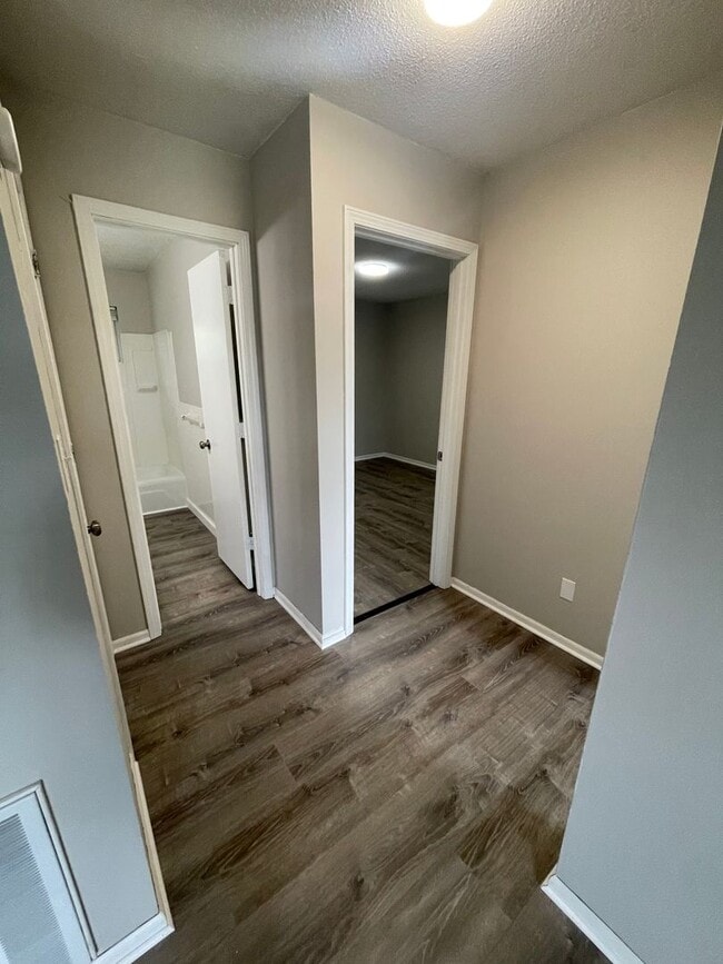 Building Photo - 2924 Leeway Dr