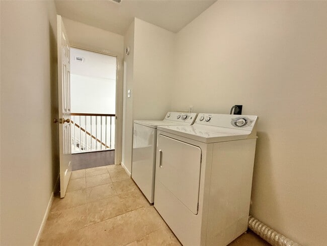 Building Photo - 105 S Spiral Vine Cir