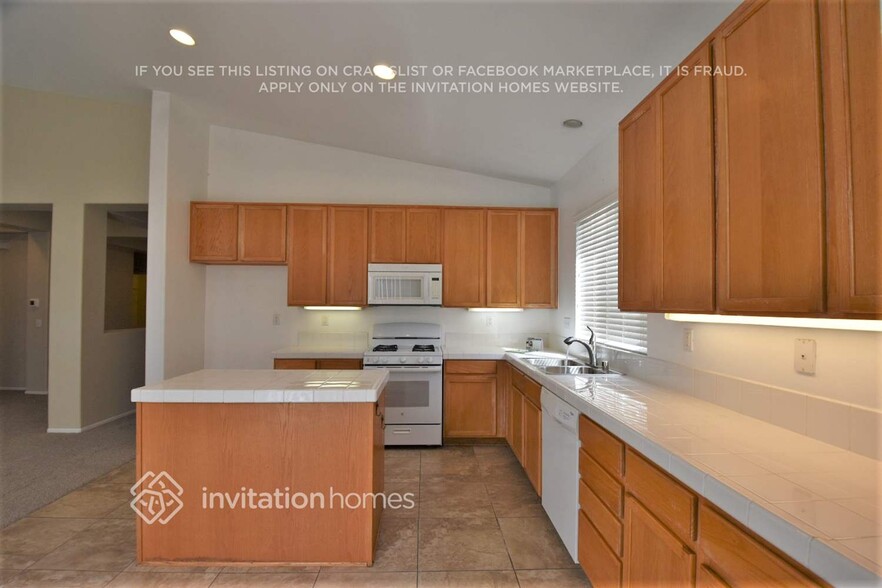 Building Photo - 42213 Marbella St