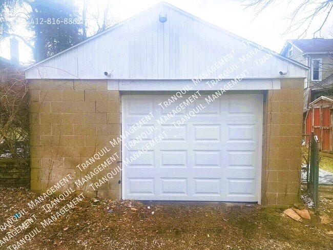 Building Photo - 3018 Stafford St
