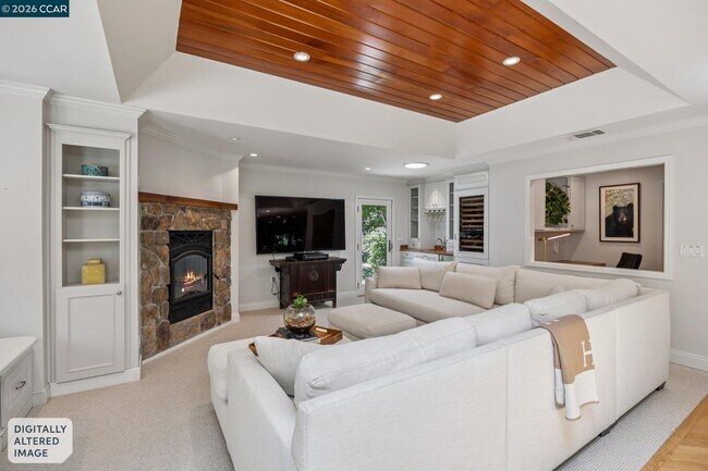 Building Photo - 783 Los Palos Manor