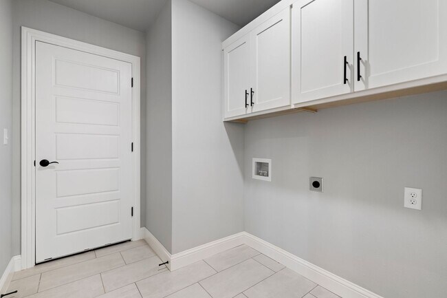 Building Photo - Newly Built Bentonville Townhome!
