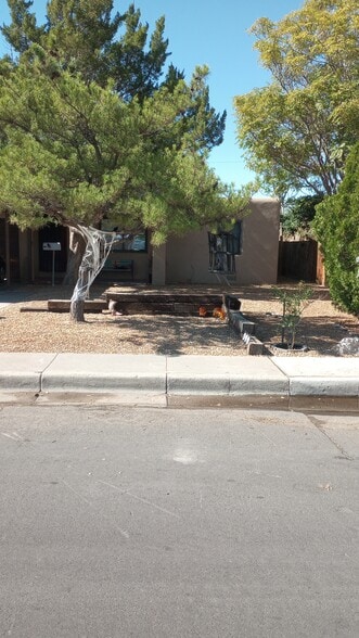 Building Photo - 805 Cagua Drive Southeast