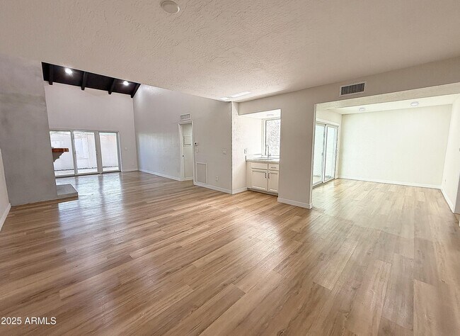Building Photo - 6533 N Maryland Cir