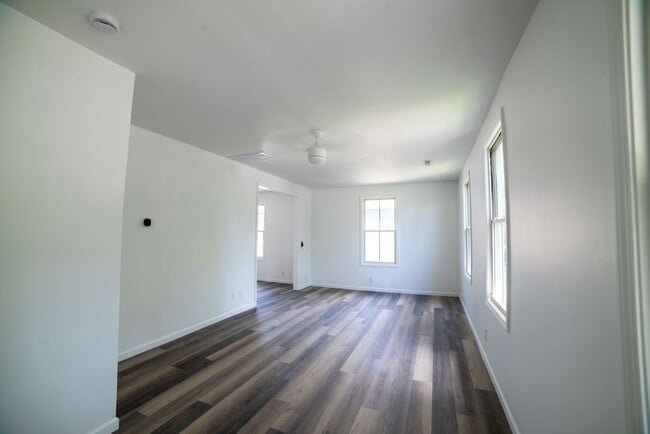 Building Photo - 107 N 13th St