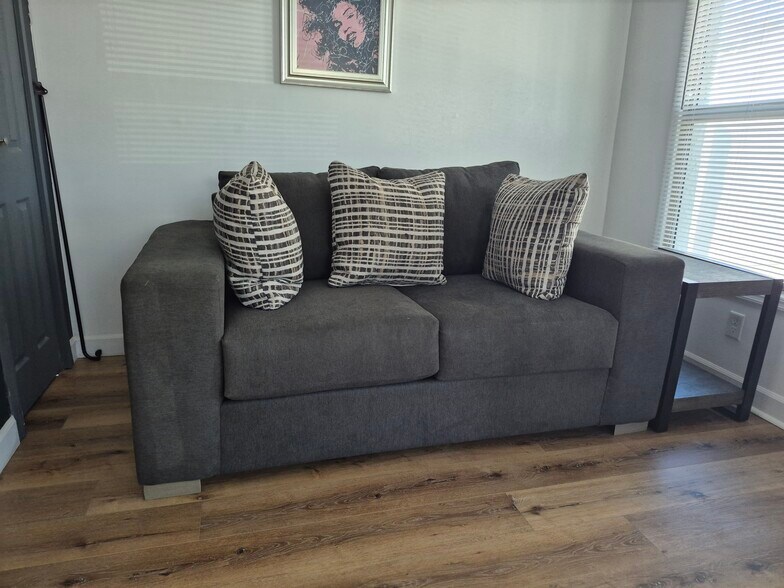 Building Photo - 1117 E Garfield St