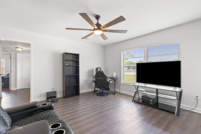 Building Photo - 1914 Clay Ave