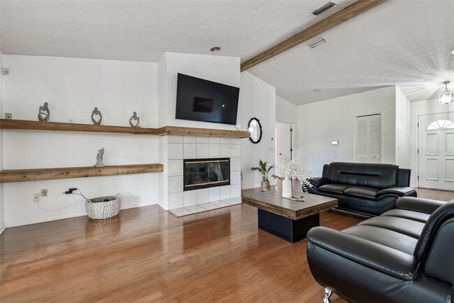 Building Photo - 15410 Manning Dr