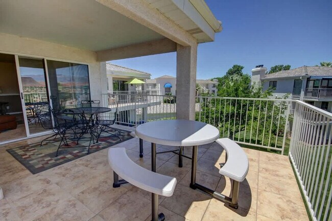 Building Photo - 1845 W Canyon View Dr